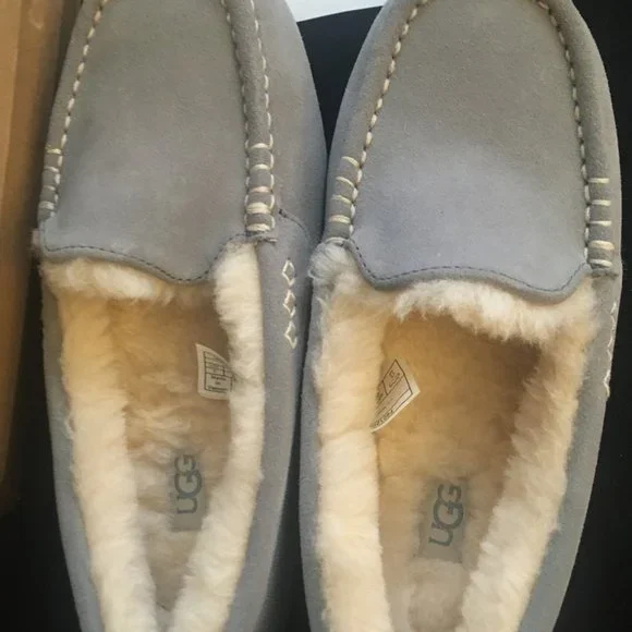 UGG Grey-Blue Sheepskin Moccasins, New in Box, Wm. Size 7, Run Small - Picture 2 of 5